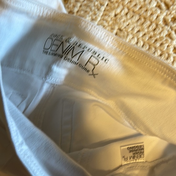 Rock & Republic Size 10 jeans no zipper - Picture 2 of 2